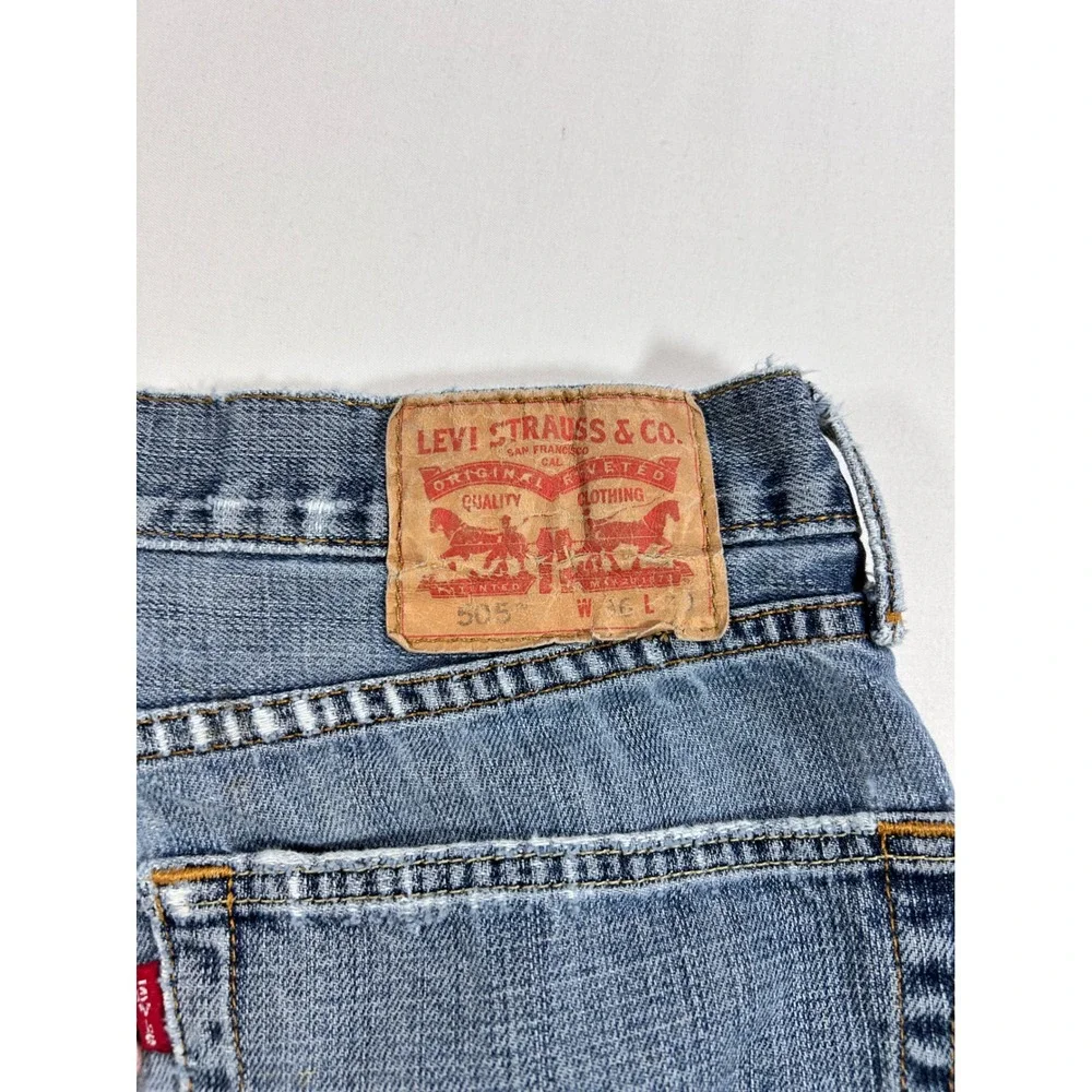 Levis 505 Regular Fit Jeans Mens 36 Medium Wash Distressed Raw Hem